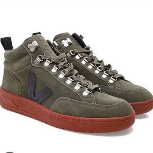 Veja Roraima high top suede shoes. Size eu 39, US 8.